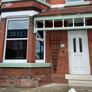 Pass The Keys Amazing, Newly Renovated 5bedroom House Sleeps 10 Scarborough